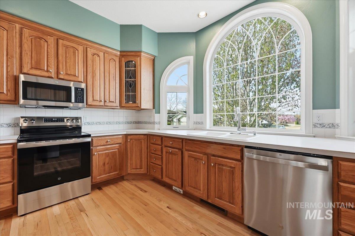 2676 S Velvet Falls Way, Meridian, Idaho 83642, 5 Bedrooms, 3 Bathrooms, Residential For Sale, Price $759,900, 98978382