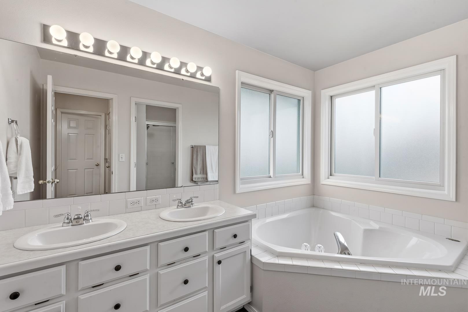 11937 W Longfellow Dr, Boise, Idaho 83709, 4 Bedrooms, 3 Bathrooms, Residential For Sale, Price $554,900,MLS 98978389