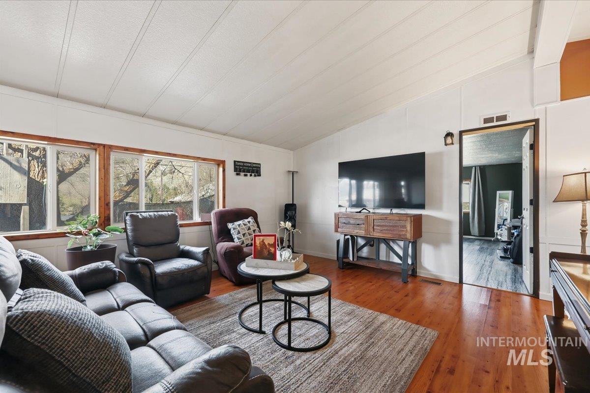 138 Mores Creek Rim Rd, Boise, Idaho 83716, 3 Bedrooms, 2 Bathrooms, Residential For Sale, Price $350,000,MLS 98978394