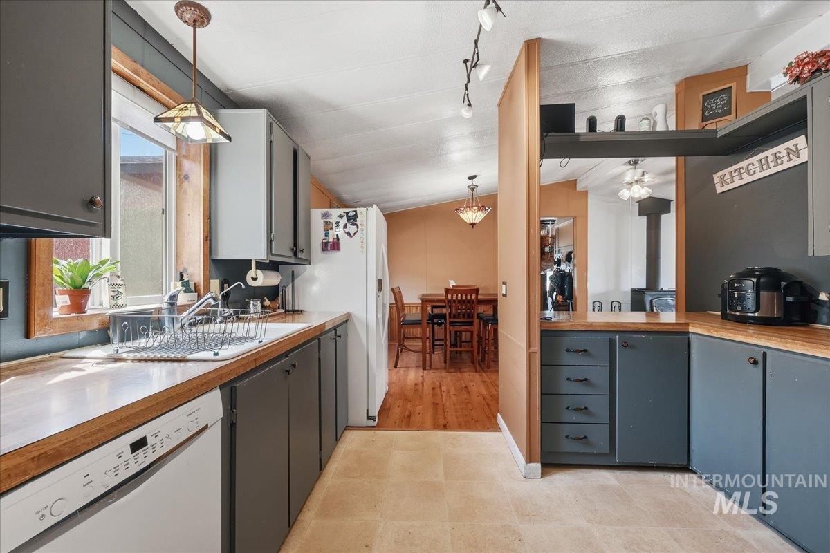 138 Mores Creek Rim Rd, Boise, Idaho 83716, 3 Bedrooms, 2 Bathrooms, Residential For Sale, Price $350,000,MLS 98978394