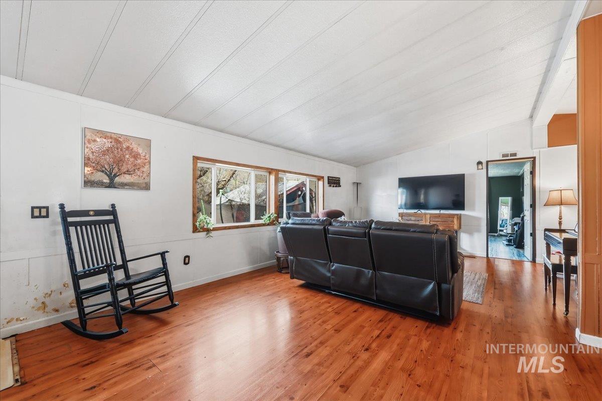 138 Mores Creek Rim Rd, Boise, Idaho 83716, 3 Bedrooms, 2 Bathrooms, Residential For Sale, Price $350,000,MLS 98978394