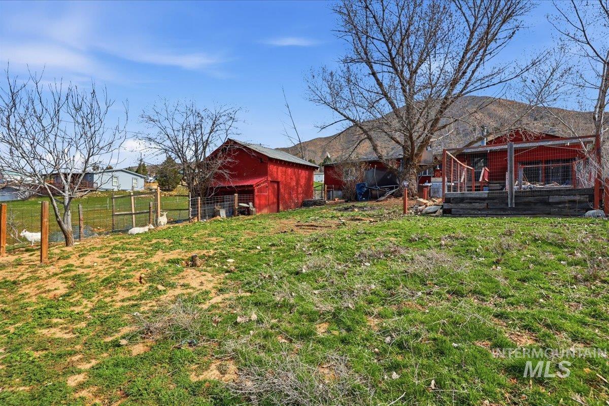 138 Mores Creek Rim Rd, Boise, Idaho 83716, 3 Bedrooms, 2 Bathrooms, Residential For Sale, Price $350,000,MLS 98978394