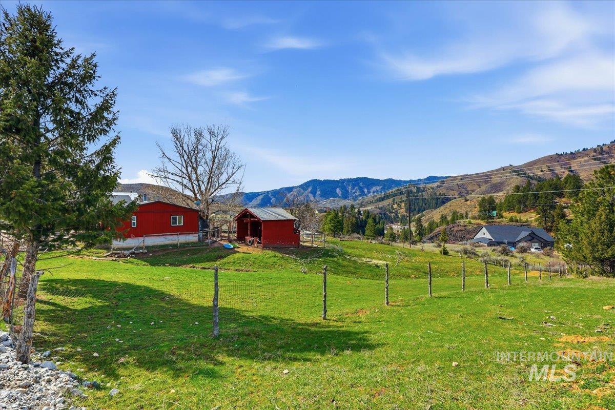 138 Mores Creek Rim Rd, Boise, Idaho 83716, 3 Bedrooms, 2 Bathrooms, Residential For Sale, Price $350,000,MLS 98978394