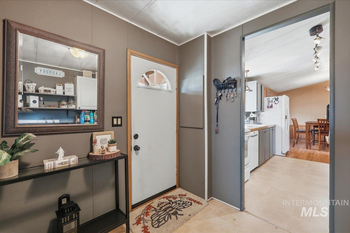 138 Mores Creek Rim Rd, Boise, Idaho 83716, 3 Bedrooms, 2 Bathrooms, Residential For Sale, Price $350,000,MLS 98978394