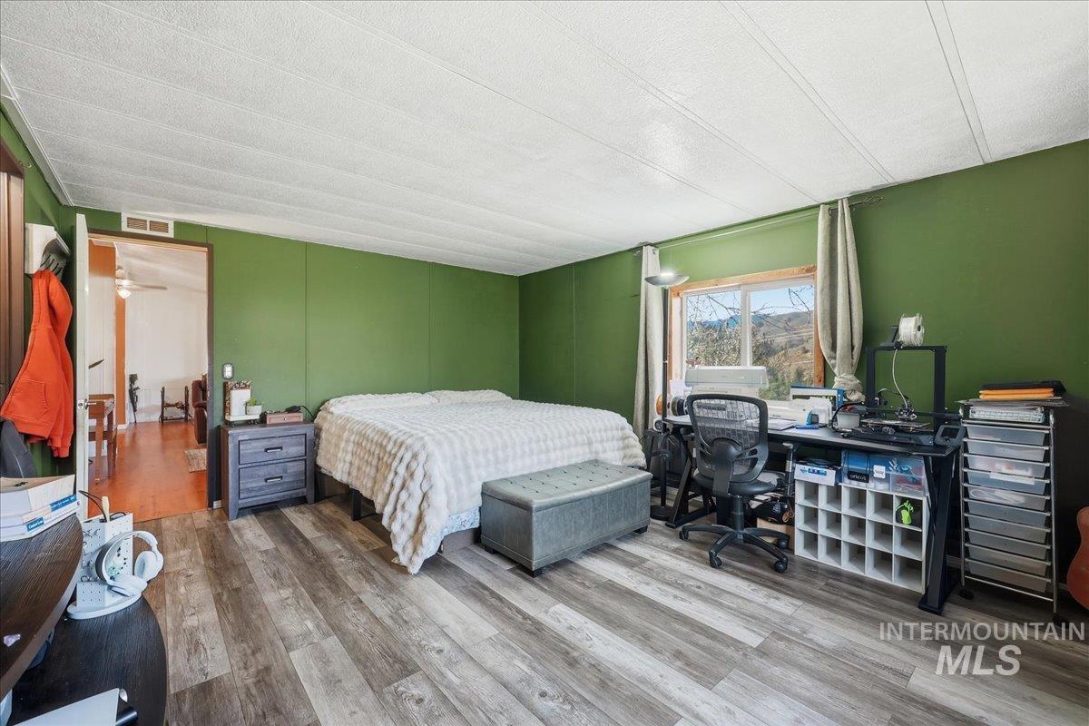 138 Mores Creek Rim Rd, Boise, Idaho 83716, 3 Bedrooms, 2 Bathrooms, Residential For Sale, Price $350,000,MLS 98978394