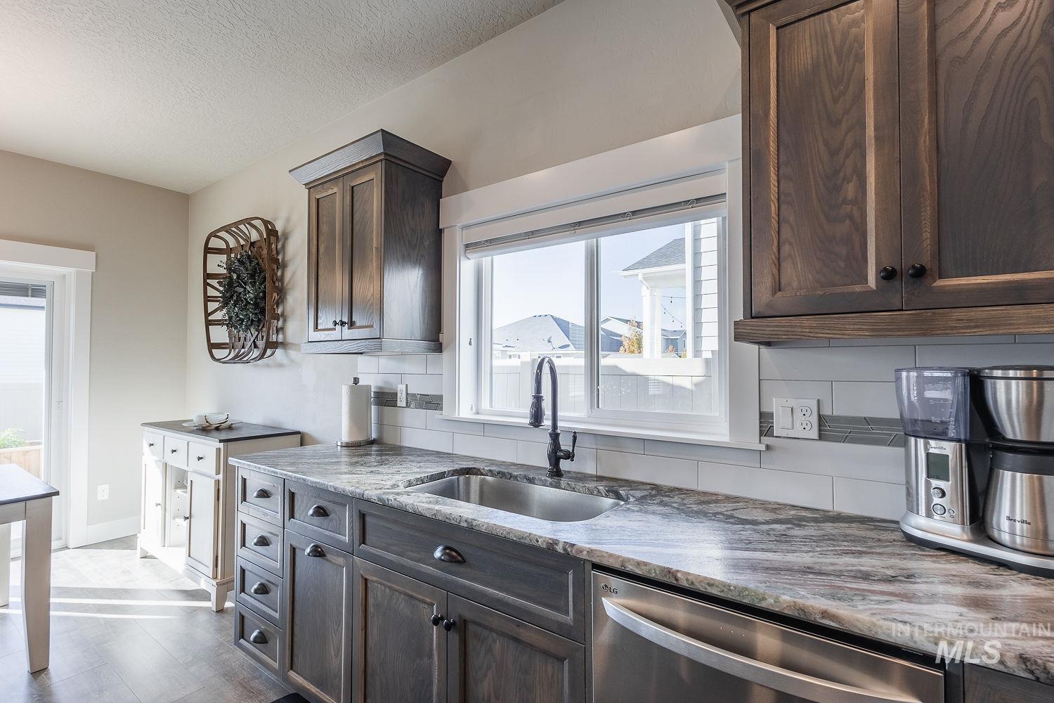 11065 White River St, Caldwell, Idaho 83605, 4 Bedrooms, 2.5 Bathrooms, Residential For Sale, Price $559,000,MLS 98978395