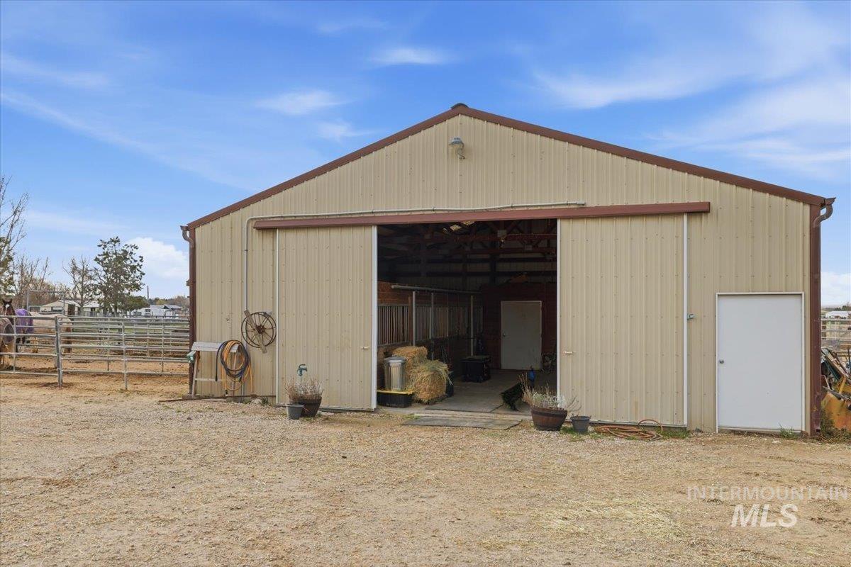 775 N Cow Horse Dr., Kuna, Idaho 83634, 3 Bedrooms, 2.5 Bathrooms, Residential For Sale, Price $889,900, 98978397