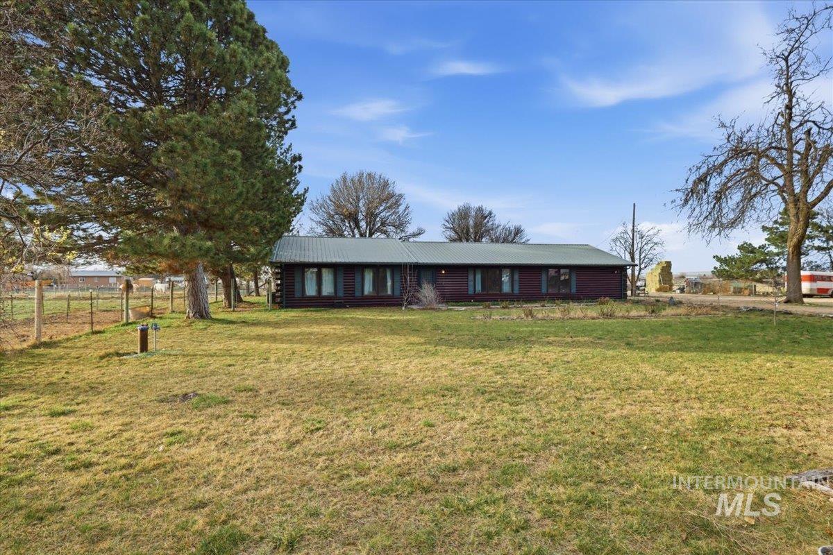 775 N Cow Horse Dr., Kuna, Idaho 83634, 3 Bedrooms, 2.5 Bathrooms, Residential For Sale, Price $899,900,MLS 98978397