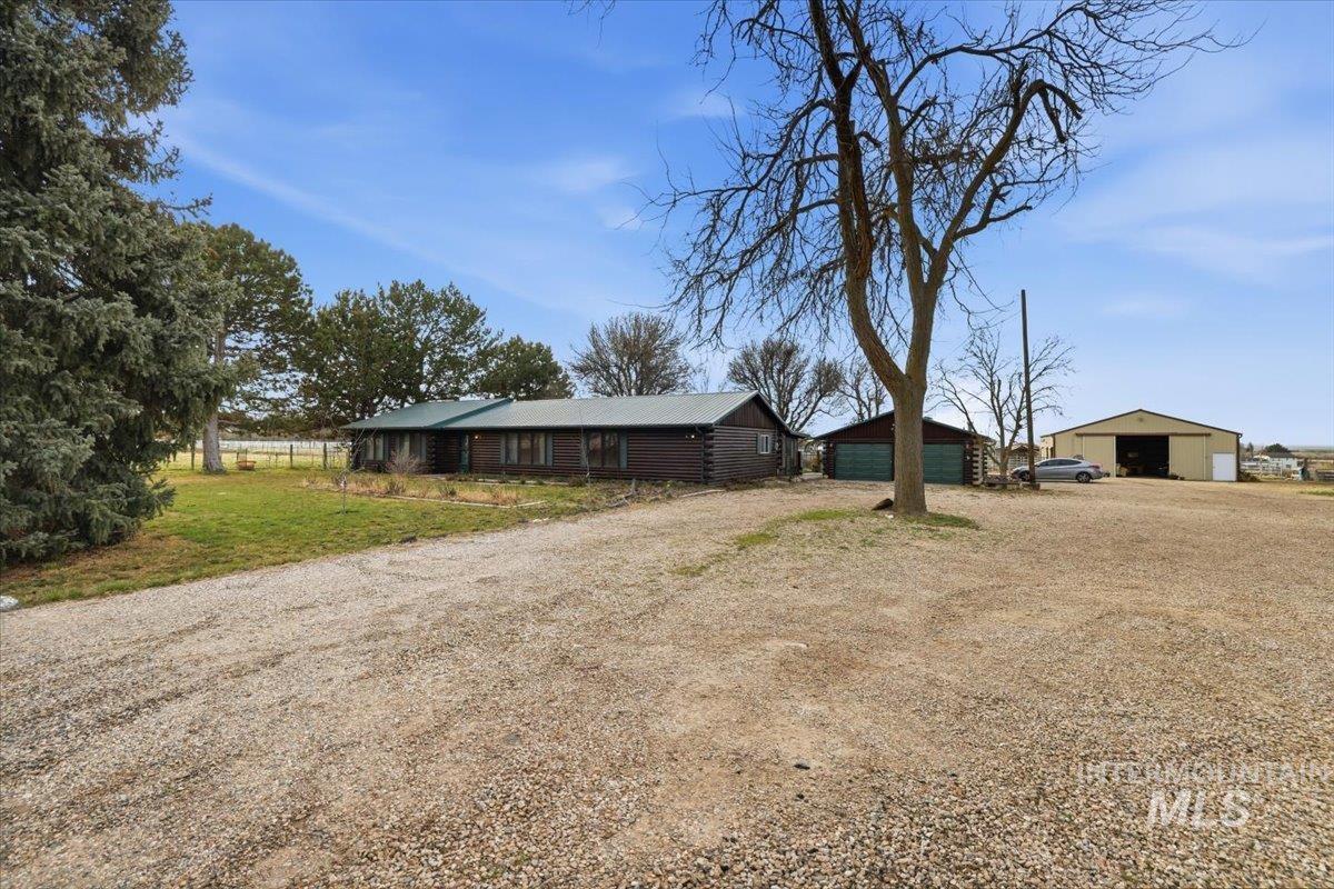 775 N Cow Horse Dr., Kuna, Idaho 83634, 3 Bedrooms, 2.5 Bathrooms, Residential For Sale, Price $889,900, 98978397