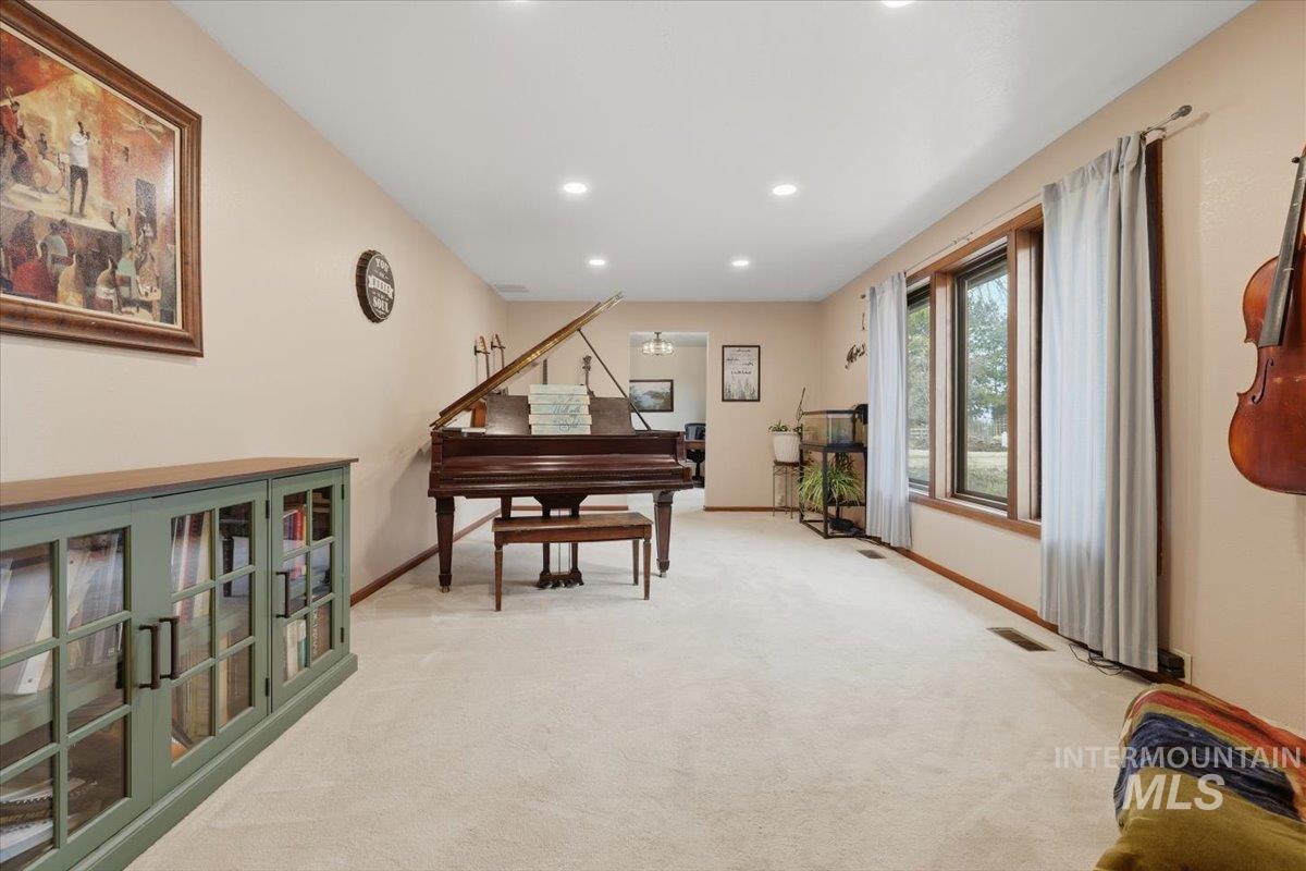 775 N Cow Horse Dr., Kuna, Idaho 83634, 3 Bedrooms, 2.5 Bathrooms, Residential For Sale, Price $899,900, 98978397