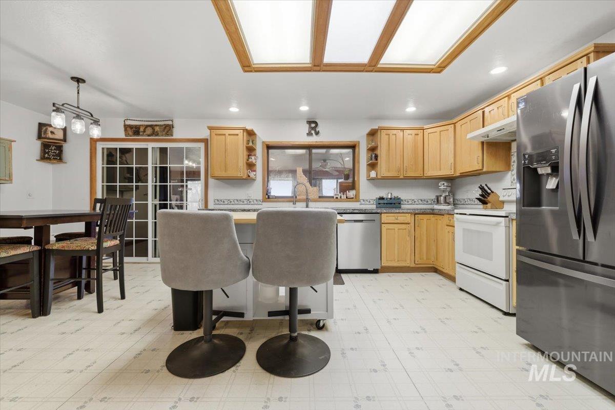 775 N Cow Horse Dr., Kuna, Idaho 83634, 3 Bedrooms, 2.5 Bathrooms, Residential For Sale, Price $889,900, 98978397