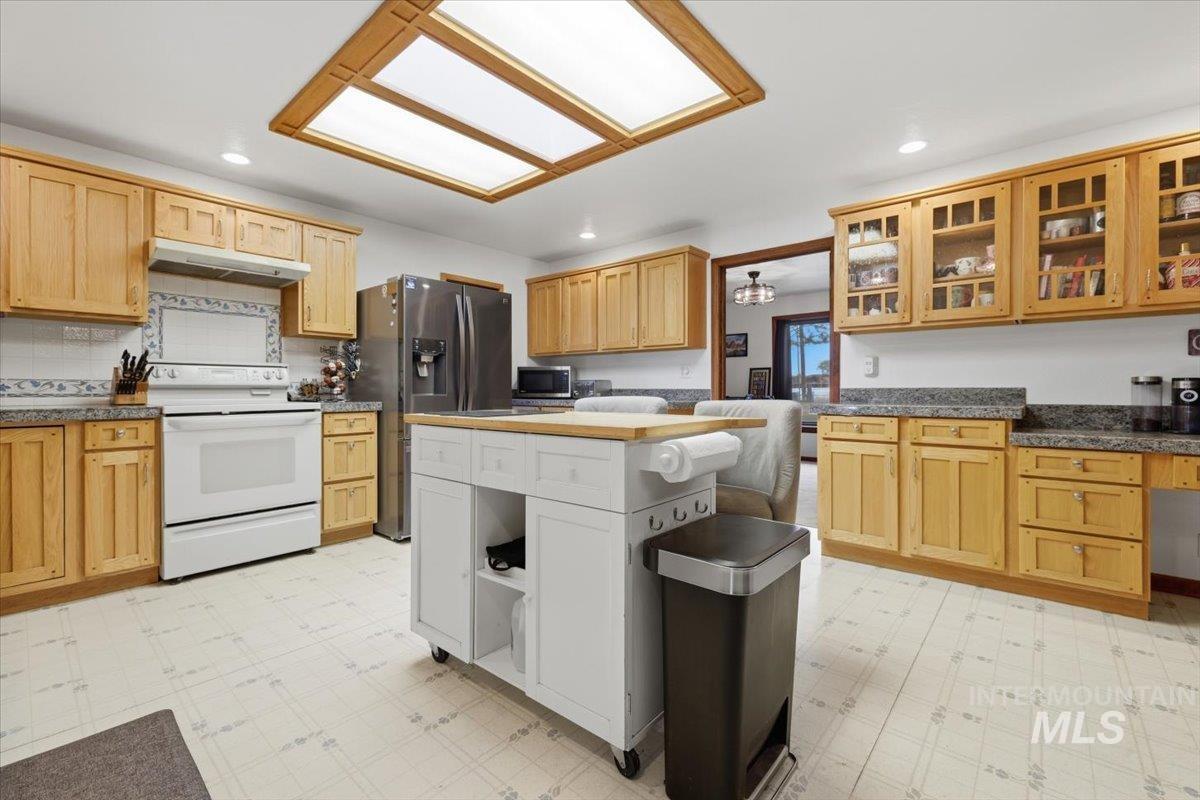 775 N Cow Horse Dr., Kuna, Idaho 83634, 3 Bedrooms, 2.5 Bathrooms, Residential For Sale, Price $889,900, 98978397