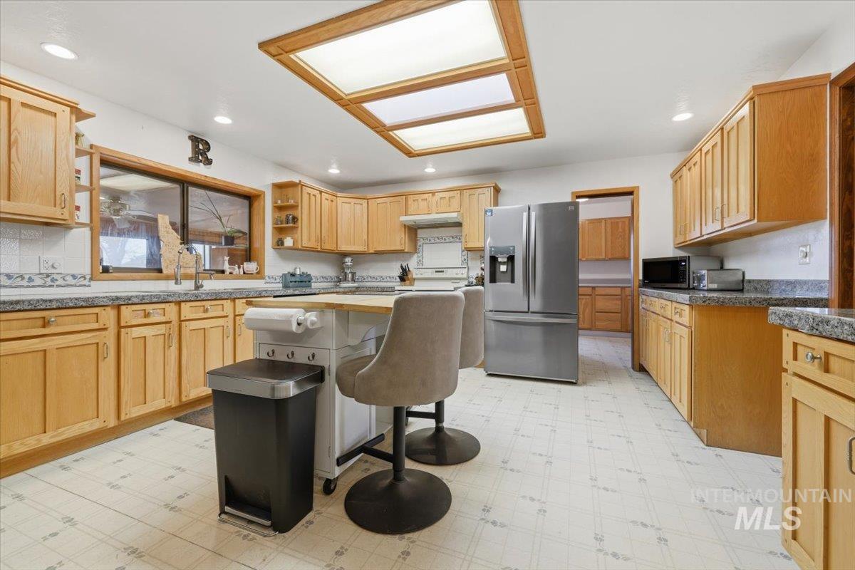 775 N Cow Horse Dr., Kuna, Idaho 83634, 3 Bedrooms, 2.5 Bathrooms, Residential For Sale, Price $899,900,MLS 98978397