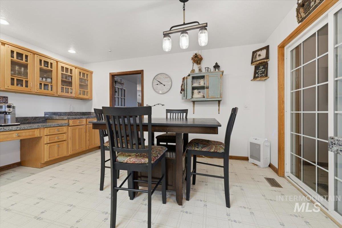 775 N Cow Horse Dr., Kuna, Idaho 83634, 3 Bedrooms, 2.5 Bathrooms, Residential For Sale, Price $899,900, 98978397