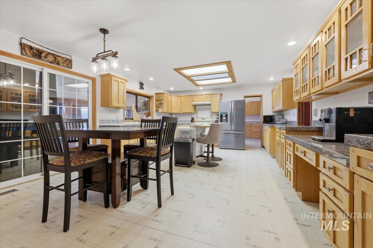 775 N Cow Horse Dr., Kuna, Idaho 83634, 3 Bedrooms, 2.5 Bathrooms, Residential For Sale, Price $889,900, 98978397