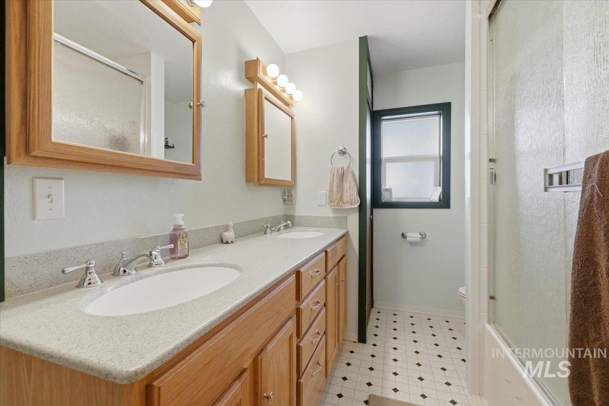 775 N Cow Horse Dr., Kuna, Idaho 83634, 3 Bedrooms, 2.5 Bathrooms, Residential For Sale, Price $889,900, 98978397