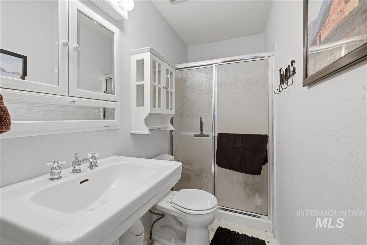 775 N Cow Horse Dr., Kuna, Idaho 83634, 3 Bedrooms, 2.5 Bathrooms, Residential For Sale, Price $899,900,MLS 98978397