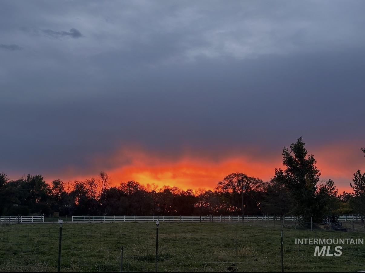 775 N Cow Horse Dr., Kuna, Idaho 83634, 3 Bedrooms, 2.5 Bathrooms, Residential For Sale, Price $889,900, 98978397