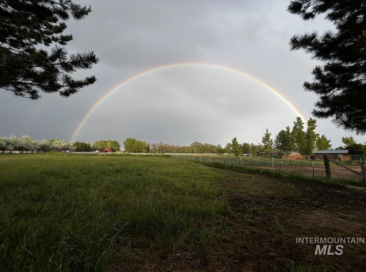 775 N Cow Horse Dr., Kuna, Idaho 83634, 3 Bedrooms, 2.5 Bathrooms, Residential For Sale, Price $899,900, 98978397