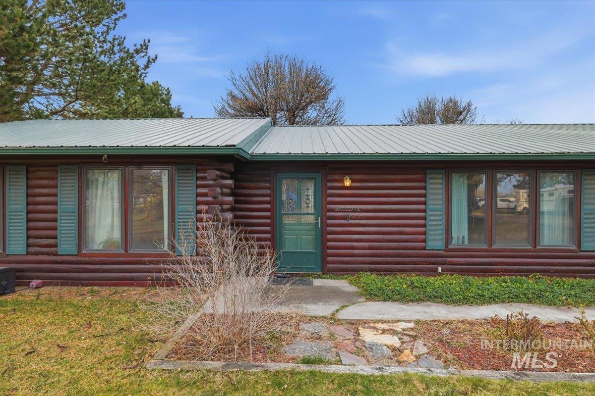 775 N Cow Horse Dr., Kuna, Idaho 83634, 3 Bedrooms, 2.5 Bathrooms, Residential For Sale, Price $889,900, 98978397