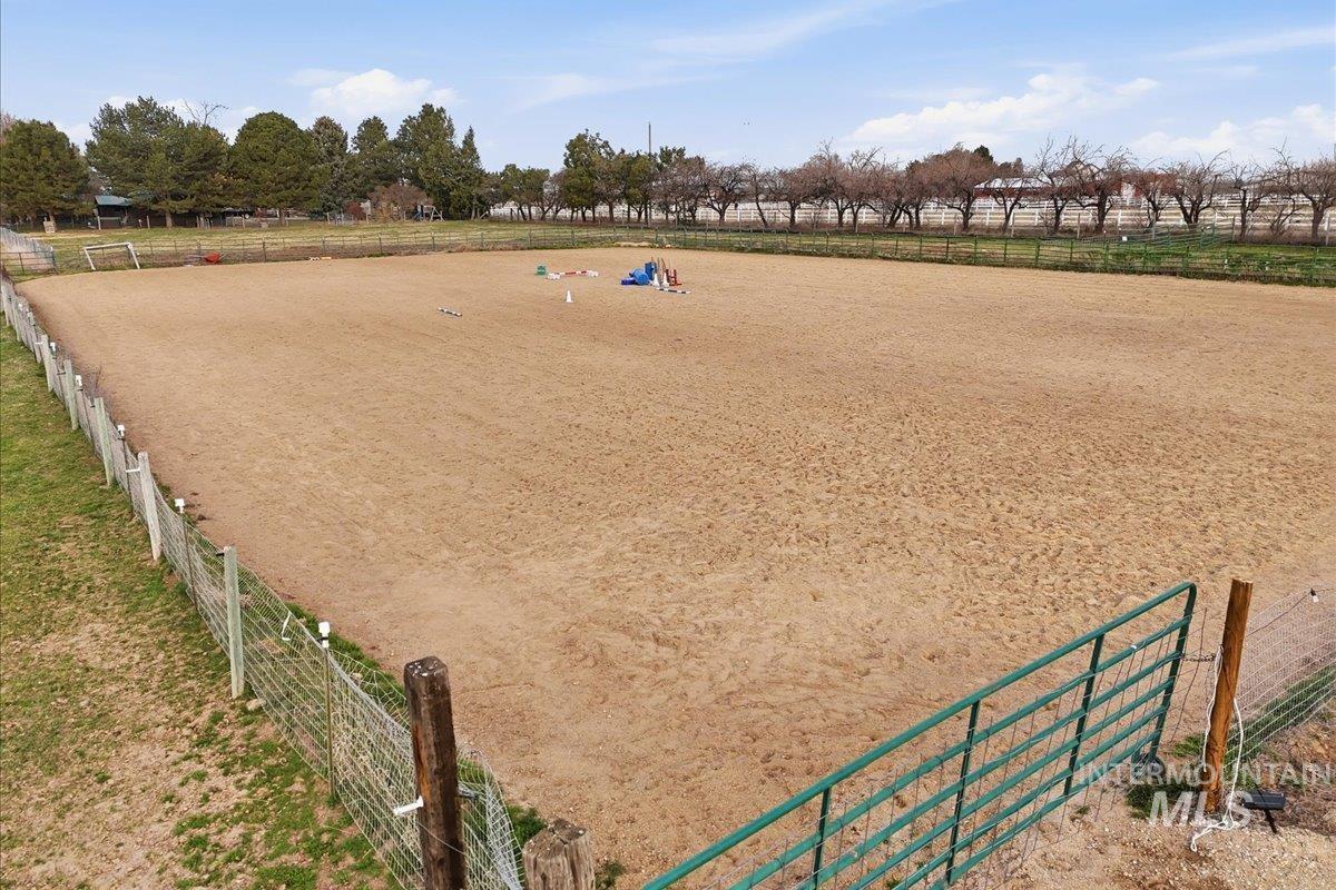 775 N Cow Horse Dr., Kuna, Idaho 83634, 3 Bedrooms, 2.5 Bathrooms, Residential For Sale, Price $899,900,MLS 98978397