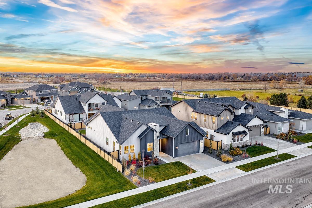 21895 Paint Ave, Star, Idaho 83669, 3 Bedrooms, 2.5 Bathrooms, Residential For Sale, Price $869,900,MLS 98978399