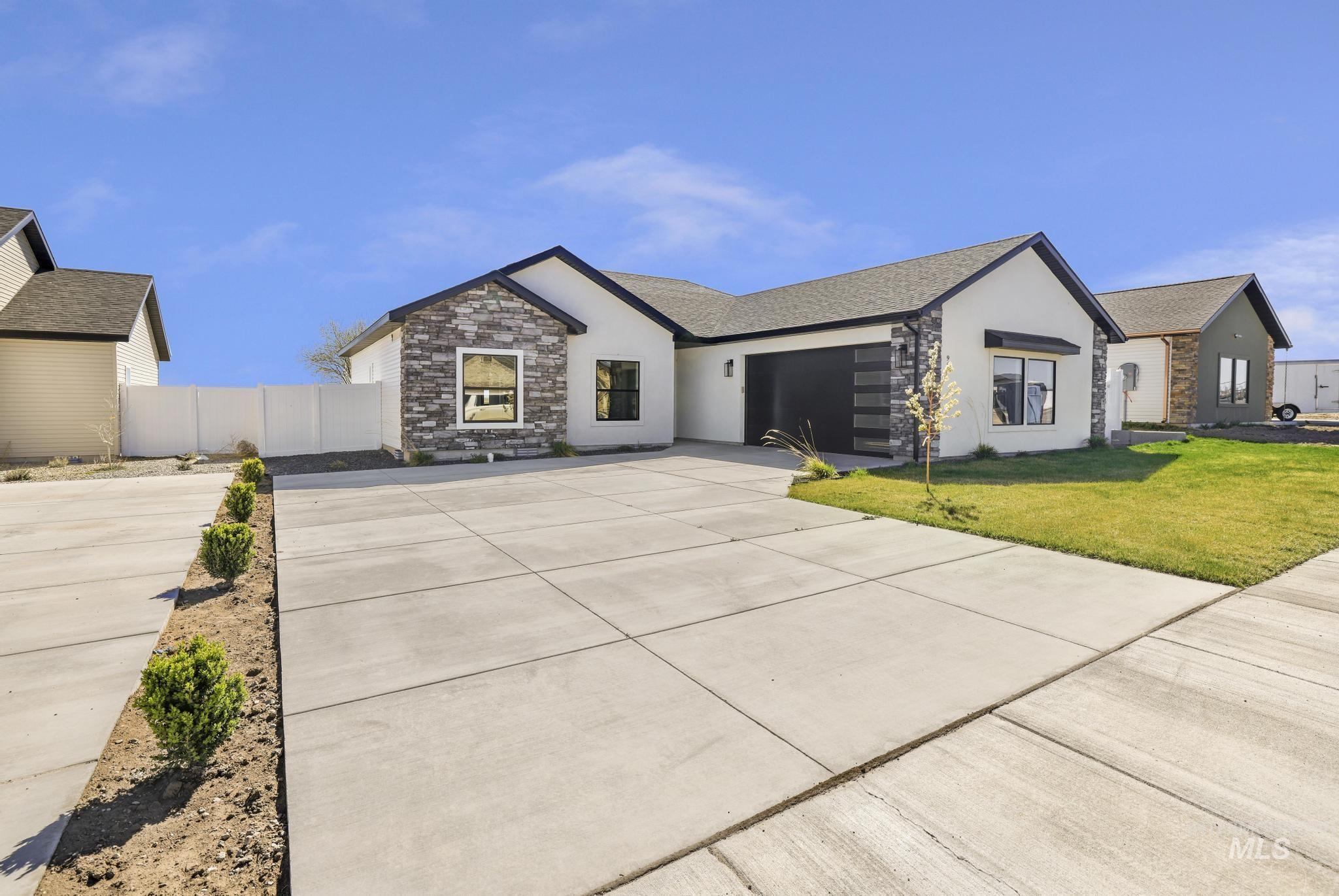 961 Gregory Way, Twin Falls, Idaho 83301-8565, 4 Bedrooms, 2 Bathrooms, Residential For Sale, Price $425,000,MLS 98978408