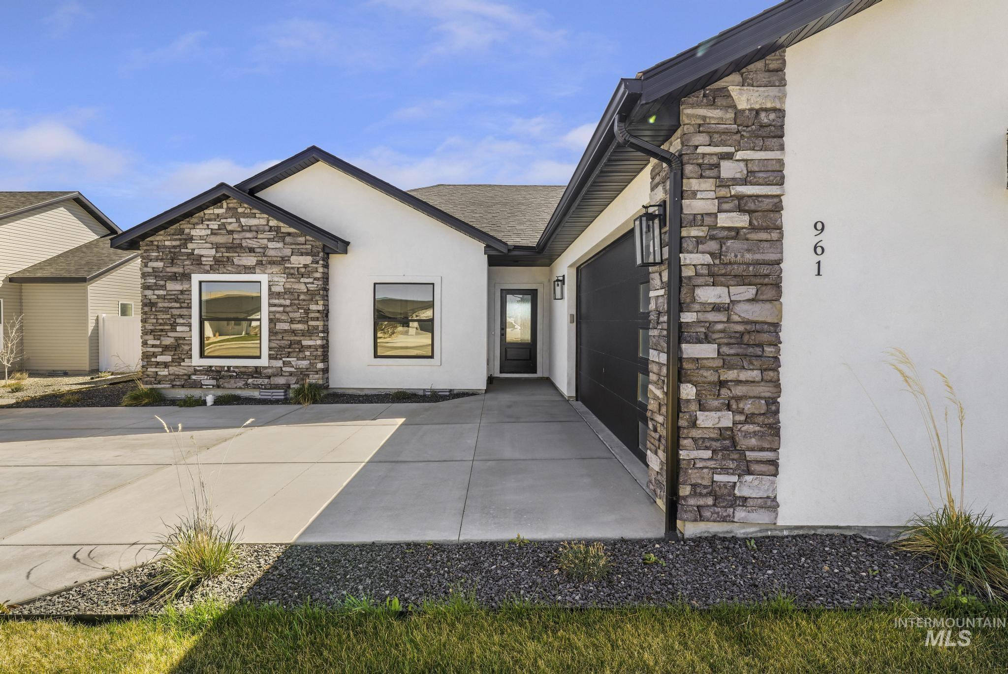 961 Gregory Way, Twin Falls, Idaho 83301-8565, 4 Bedrooms, 2 Bathrooms, Residential For Sale, Price $425,000,MLS 98978408