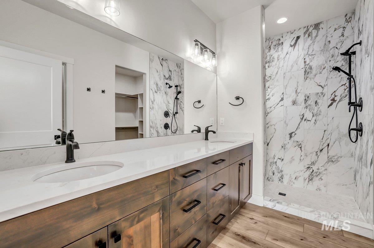 961 Gregory Way, Twin Falls, Idaho 83301-8565, 4 Bedrooms, 2 Bathrooms, Residential For Sale, Price $425,000,MLS 98978408