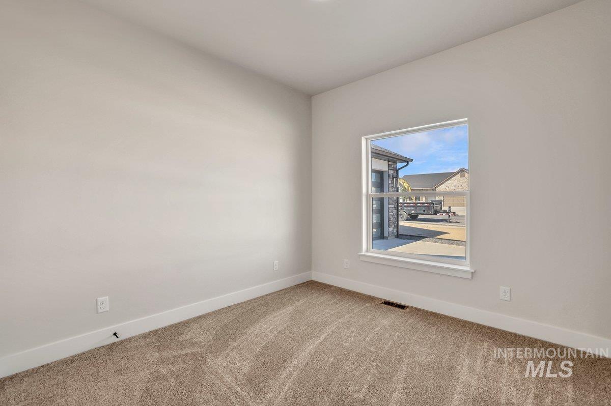 961 Gregory Way, Twin Falls, Idaho 83301-8565, 4 Bedrooms, 2 Bathrooms, Residential For Sale, Price $425,000,MLS 98978408