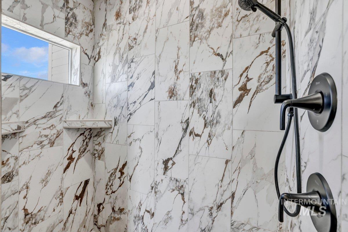 961 Gregory Way, Twin Falls, Idaho 83301-8565, 4 Bedrooms, 2 Bathrooms, Residential For Sale, Price $425,000, 98978408