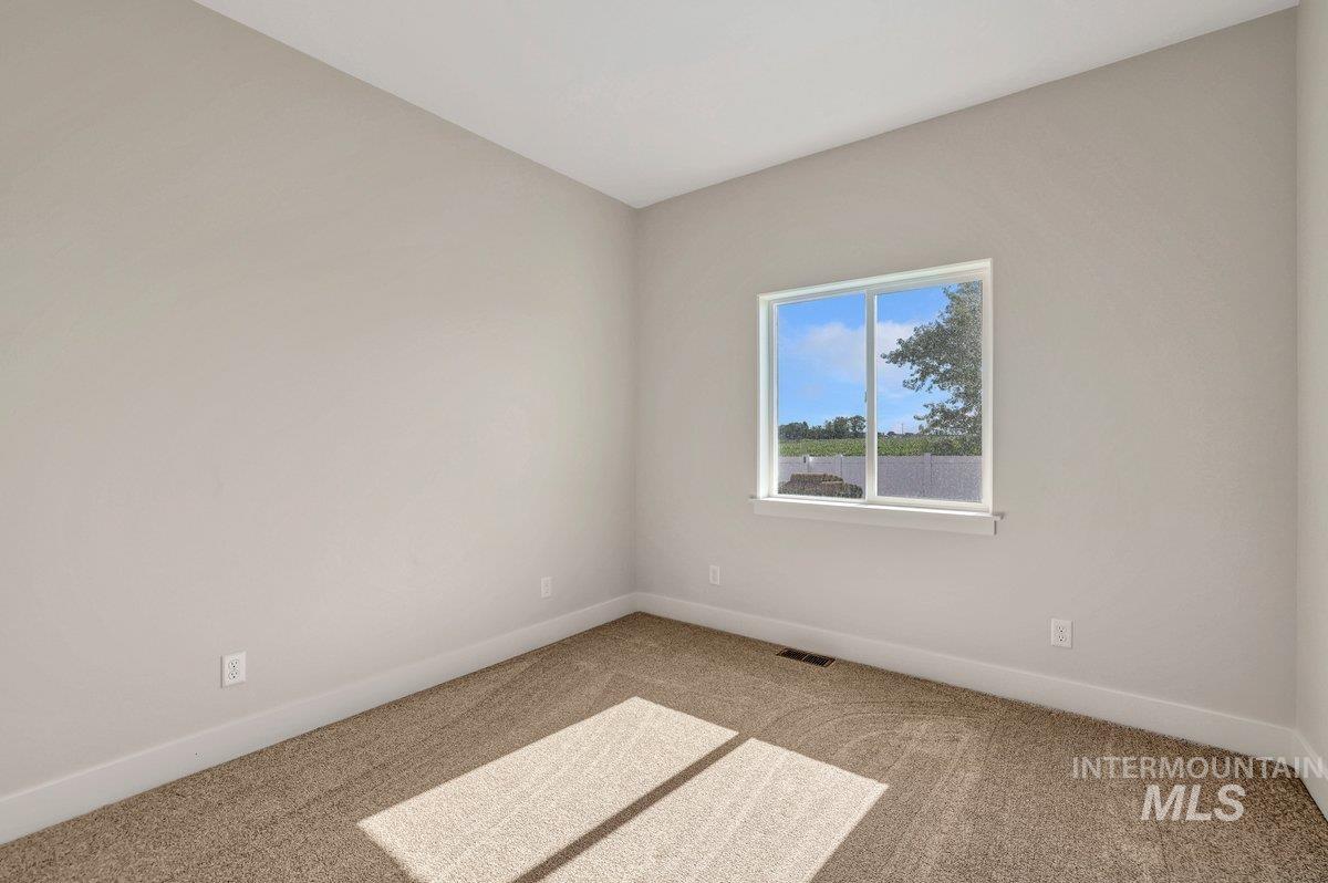 961 Gregory Way, Twin Falls, Idaho 83301-8565, 4 Bedrooms, 2 Bathrooms, Residential For Sale, Price $425,000, 98978408