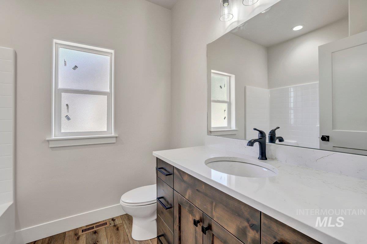 961 Gregory Way, Twin Falls, Idaho 83301-8565, 4 Bedrooms, 2 Bathrooms, Residential For Sale, Price $425,000, 98978408