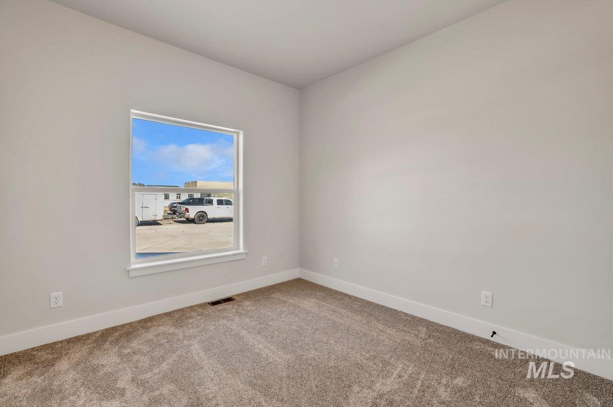 961 Gregory Way, Twin Falls, Idaho 83301-8565, 4 Bedrooms, 2 Bathrooms, Residential For Sale, Price $425,000, 98978408