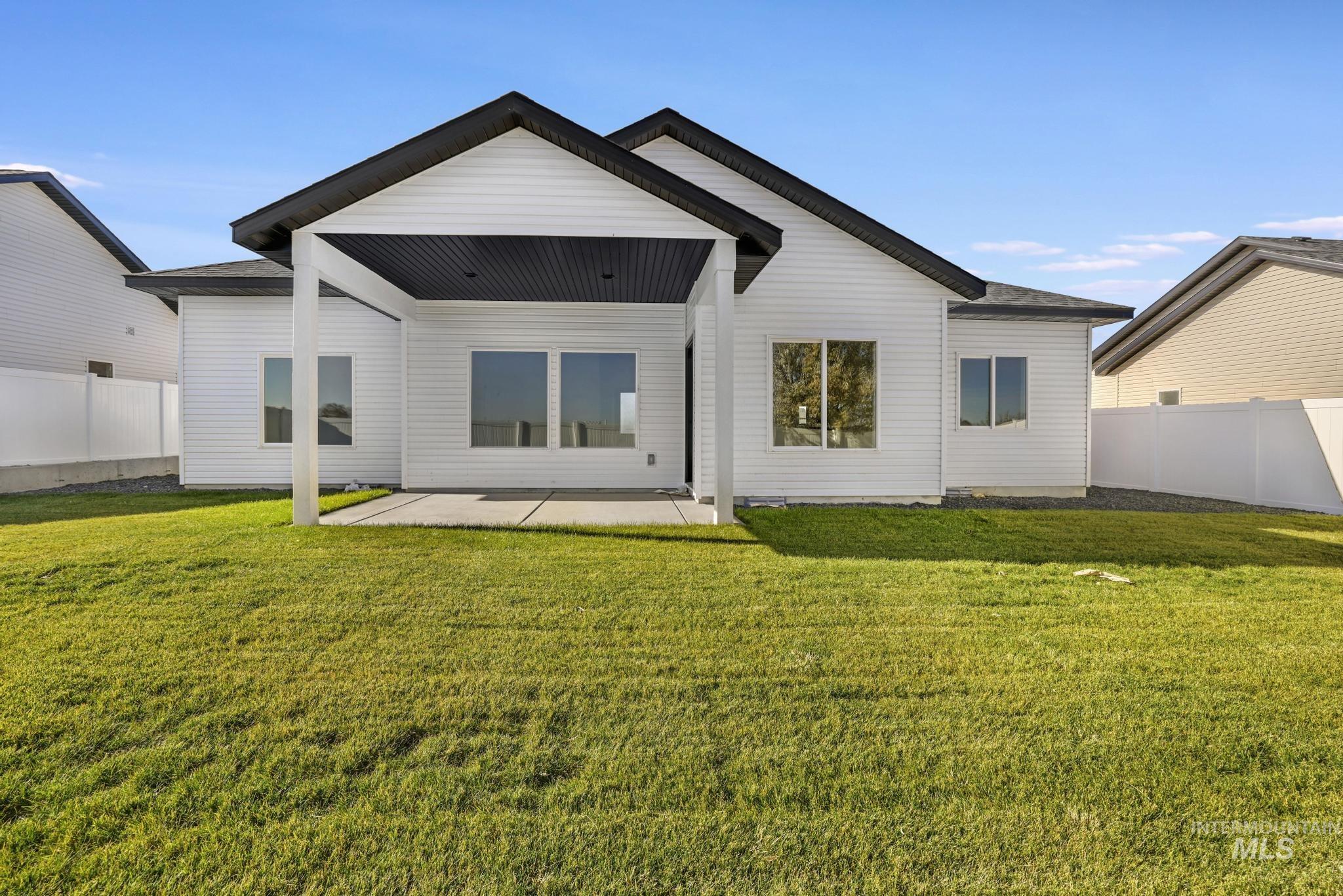 961 Gregory Way, Twin Falls, Idaho 83301-8565, 4 Bedrooms, 2 Bathrooms, Residential For Sale, Price $425,000, 98978408