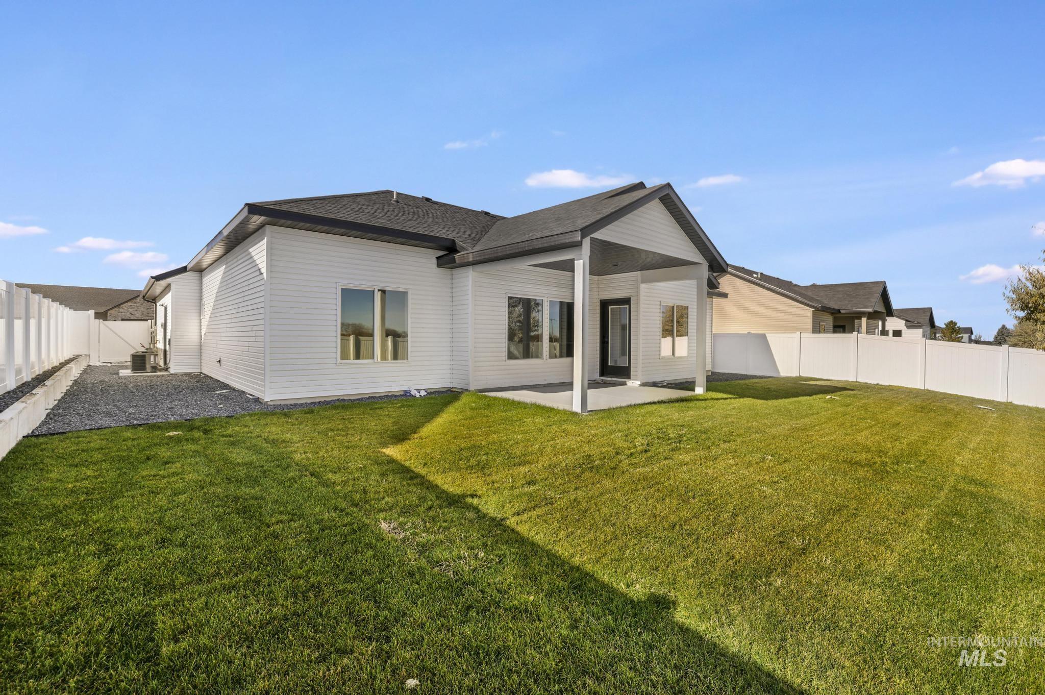 961 Gregory Way, Twin Falls, Idaho 83301-8565, 4 Bedrooms, 2 Bathrooms, Residential For Sale, Price $425,000, 98978408