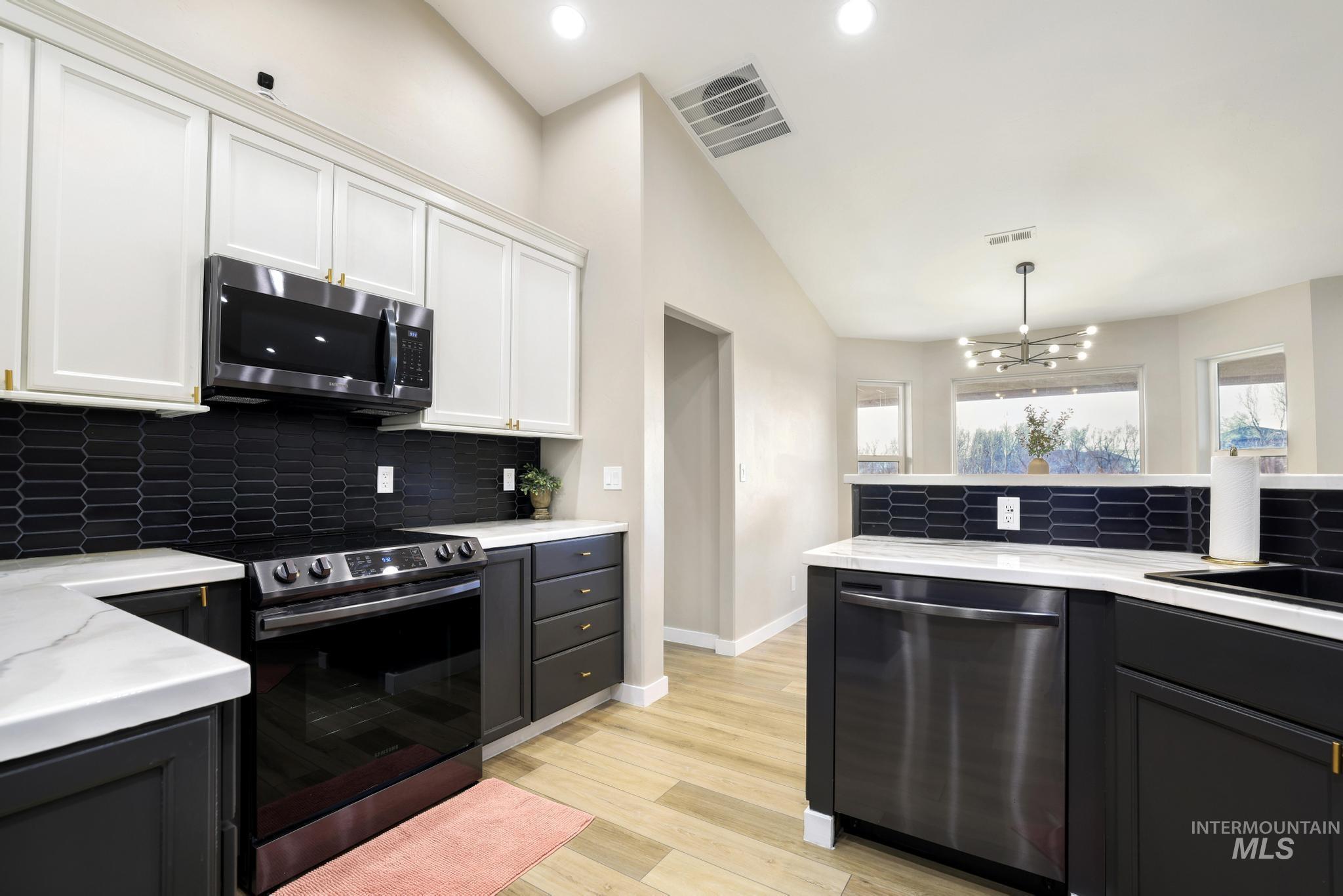 401 Elm Street, Rupert, Idaho 83350-0000, 5 Bedrooms, 3 Bathrooms, Residential For Sale, Price $625,000,MLS 98978411