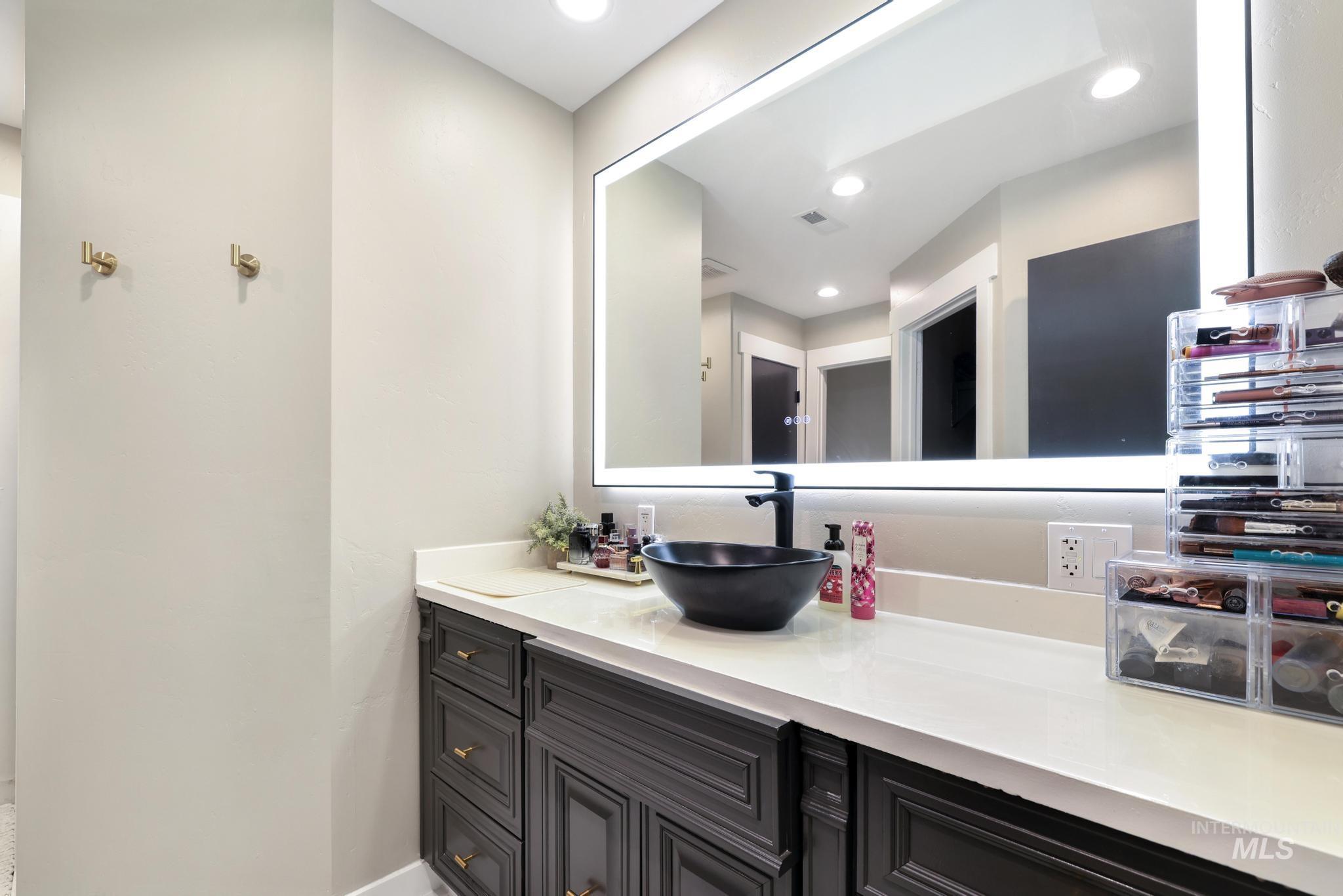 401 Elm Street, Rupert, Idaho 83350-0000, 5 Bedrooms, 3 Bathrooms, Residential For Sale, Price $625,000,MLS 98978411