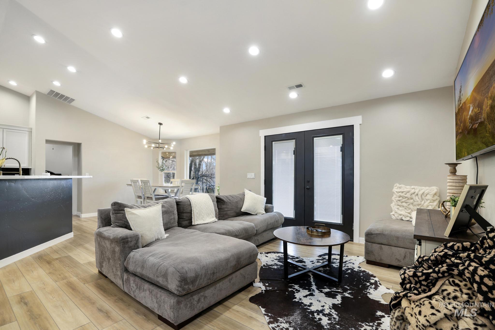 401 Elm Street, Rupert, Idaho 83350-0000, 5 Bedrooms, 3 Bathrooms, Residential For Sale, Price $625,000,MLS 98978411