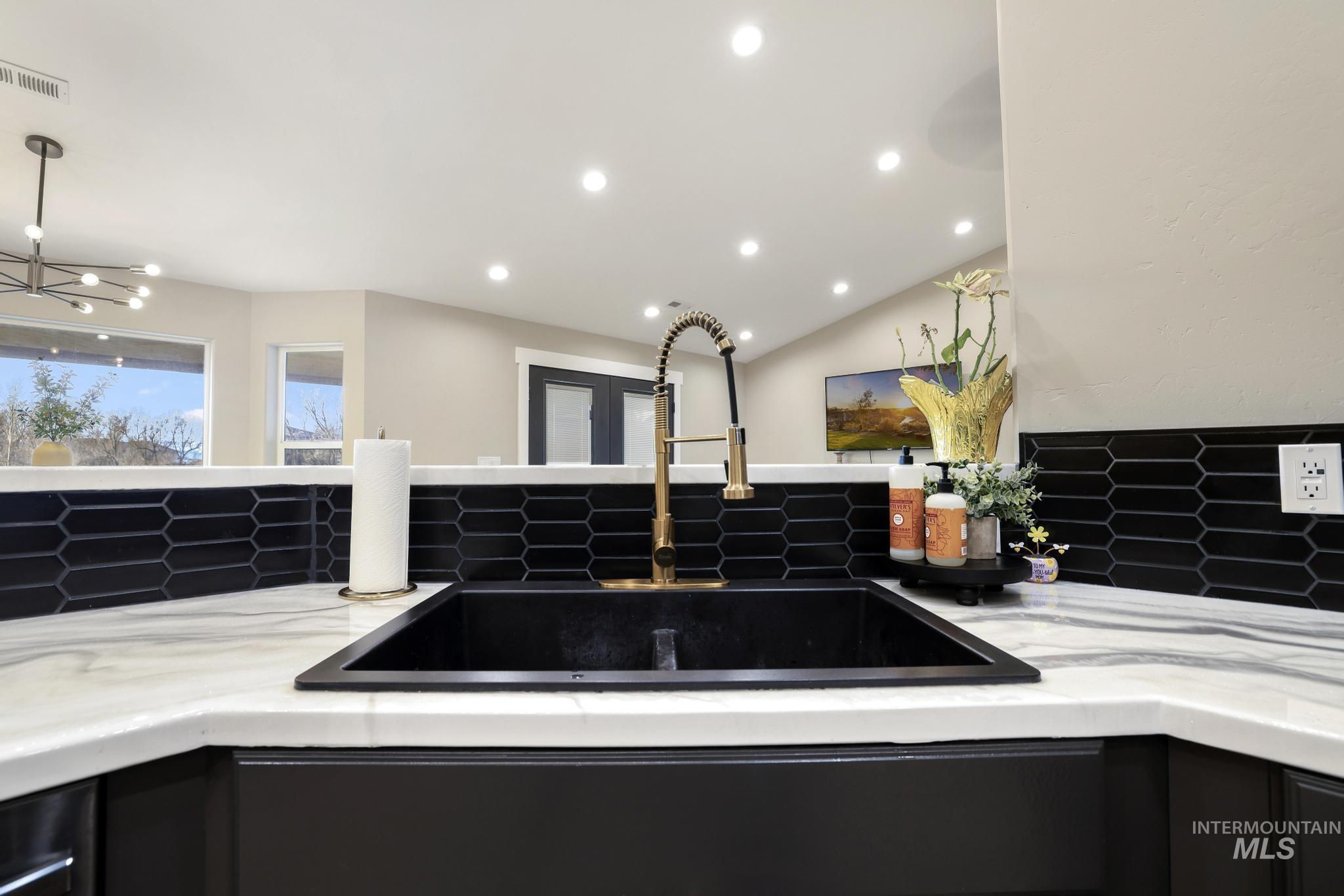 401 Elm Street, Rupert, Idaho 83350-0000, 5 Bedrooms, 3 Bathrooms, Residential For Sale, Price $625,000,MLS 98978411