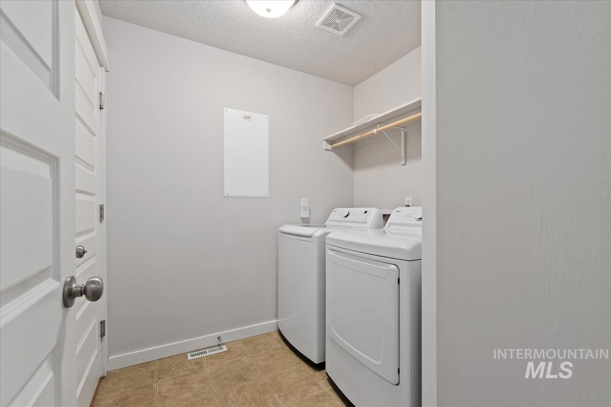 2981 E Deerhill Dr, Meridian, Idaho 83642, 3 Bedrooms, 2 Bathrooms, Residential For Sale, Price $475,000,MLS 98978414