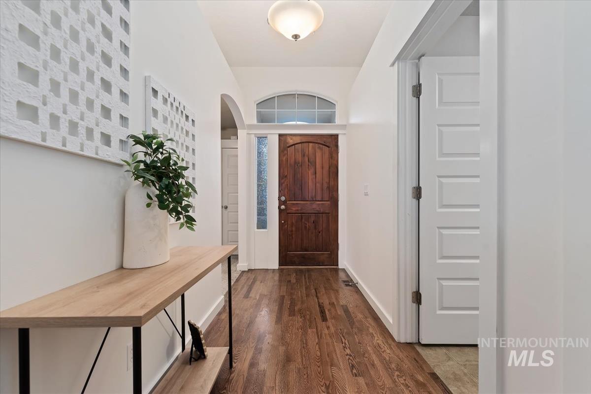 2981 E Deerhill Dr, Meridian, Idaho 83642, 3 Bedrooms, 2 Bathrooms, Residential For Sale, Price $475,000,MLS 98978414