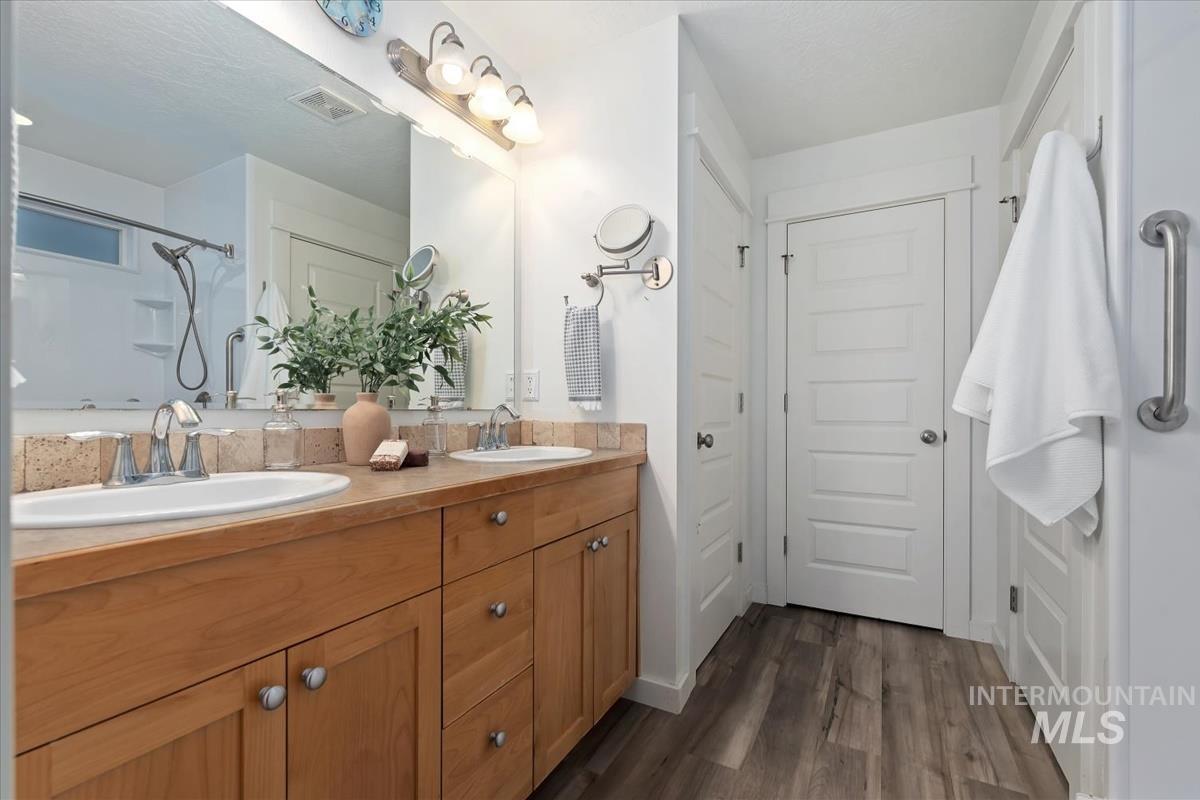 2981 E Deerhill Dr, Meridian, Idaho 83642, 3 Bedrooms, 2 Bathrooms, Residential For Sale, Price $475,000,MLS 98978414