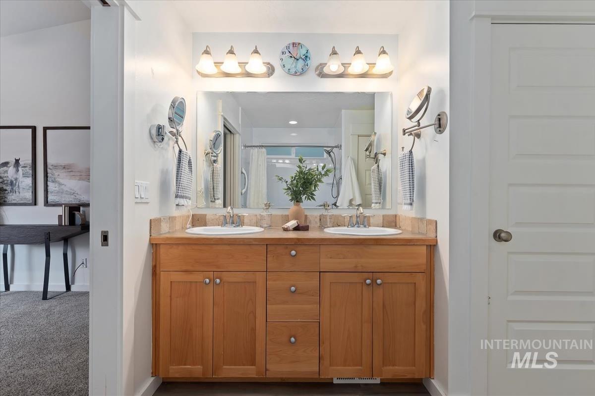 2981 E Deerhill Dr, Meridian, Idaho 83642, 3 Bedrooms, 2 Bathrooms, Residential For Sale, Price $475,000,MLS 98978414