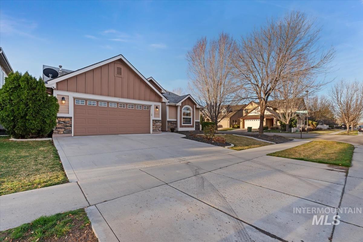 2981 E Deerhill Dr, Meridian, Idaho 83642, 3 Bedrooms, 2 Bathrooms, Residential For Sale, Price $475,000,MLS 98978414