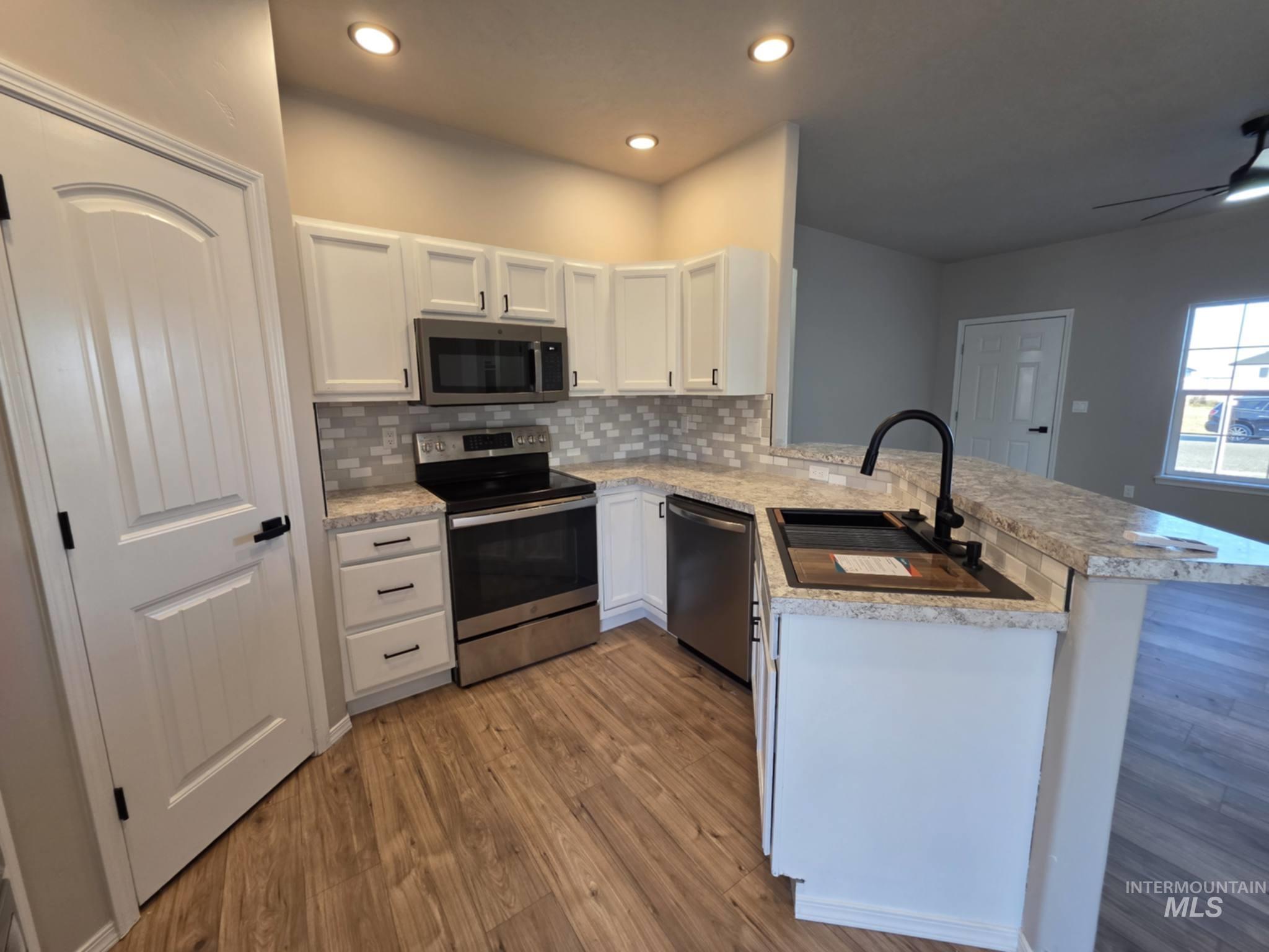 929 22ND AVE E, Jerome, Idaho 83338, 3 Bedrooms, 2 Bathrooms, Residential For Sale, Price $339,900,MLS 98978415