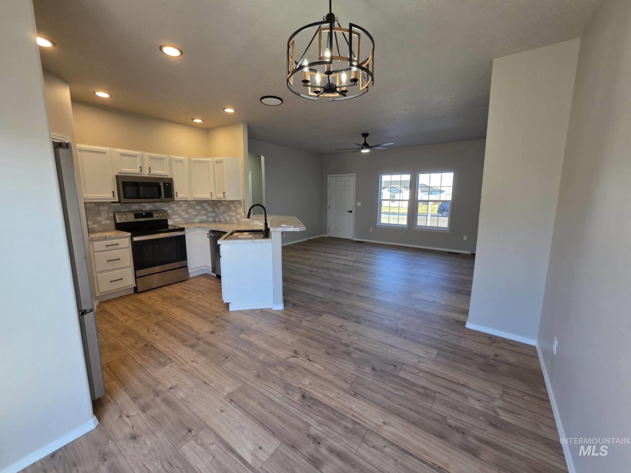 929 22ND AVE E, Jerome, Idaho 83338, 3 Bedrooms, 2 Bathrooms, Residential For Sale, Price $339,900,MLS 98978415