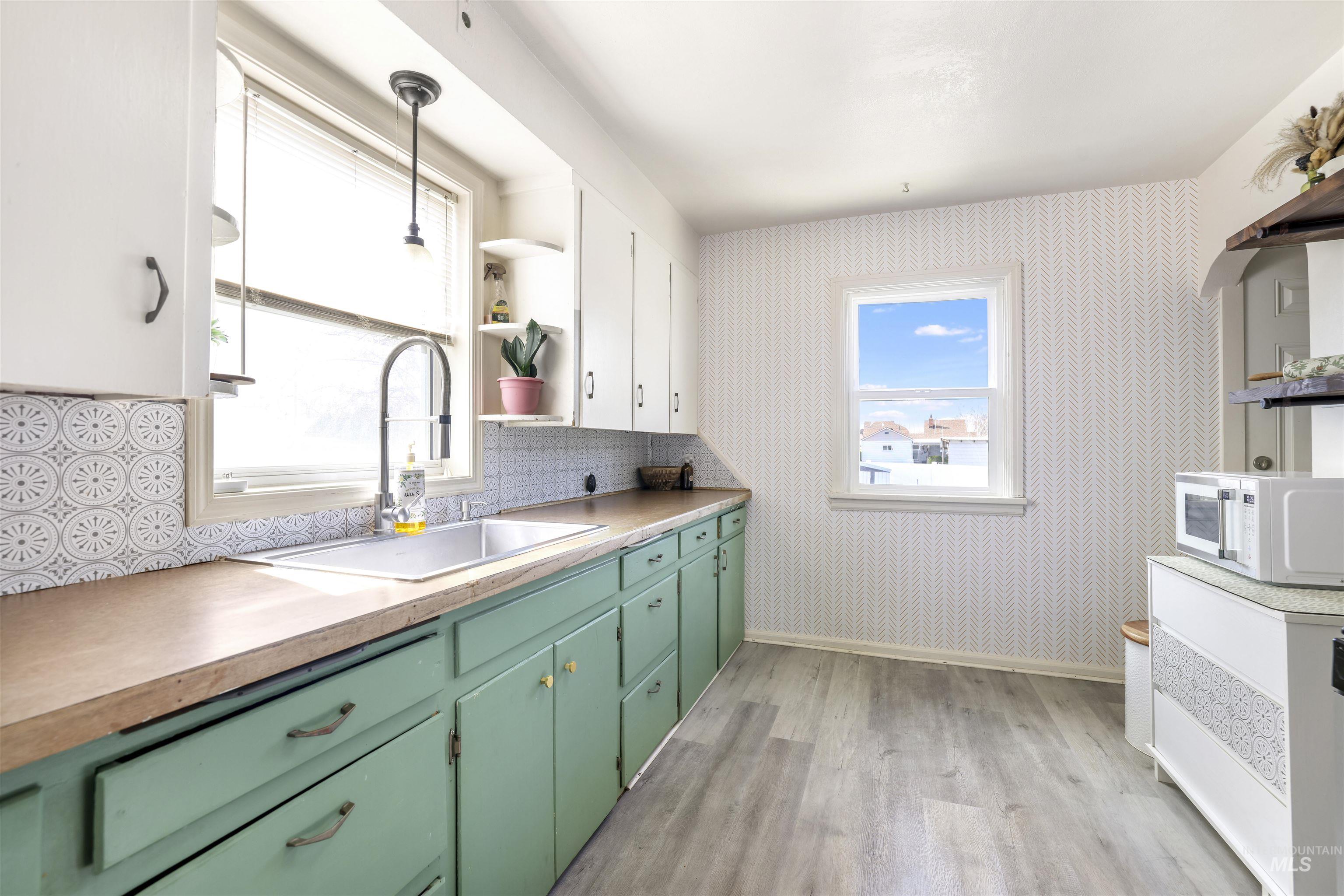 801 N 12th Ave, Buhl, Idaho 83316-1413, 2 Bedrooms, 1 Bathroom, Residential For Sale, Price $270,000,MLS 98978422