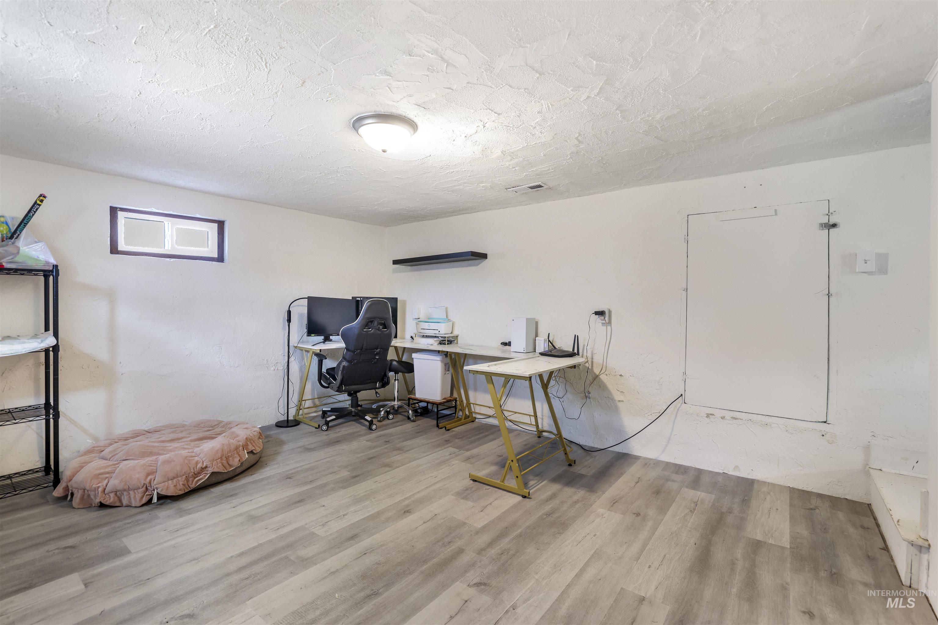 801 N 12th Ave, Buhl, Idaho 83316-1413, 2 Bedrooms, 1 Bathroom, Residential For Sale, Price $270,000,MLS 98978422