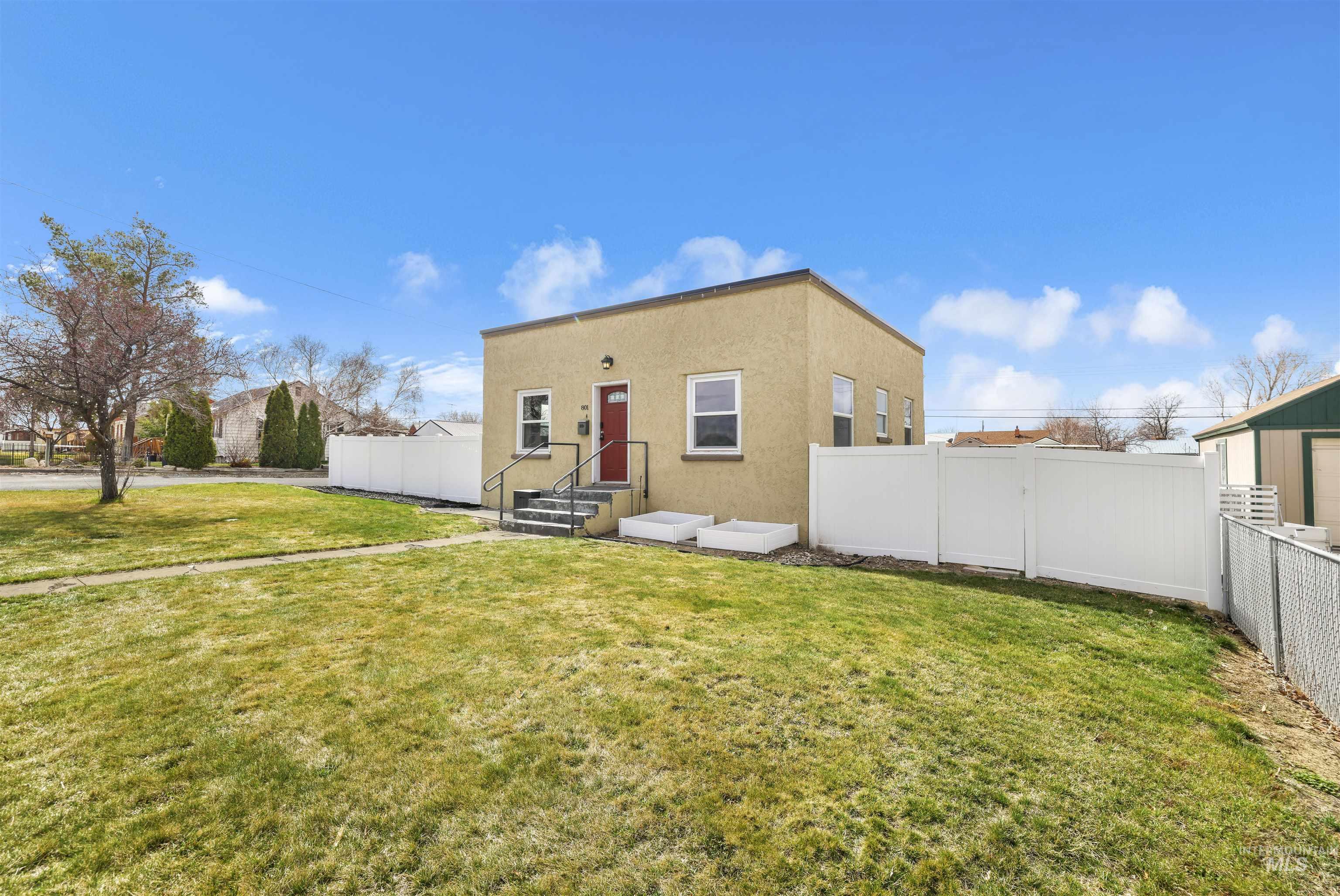 801 N 12th Ave, Buhl, Idaho 83316-1413, 2 Bedrooms, 1 Bathroom, Residential For Sale, Price $270,000,MLS 98978422